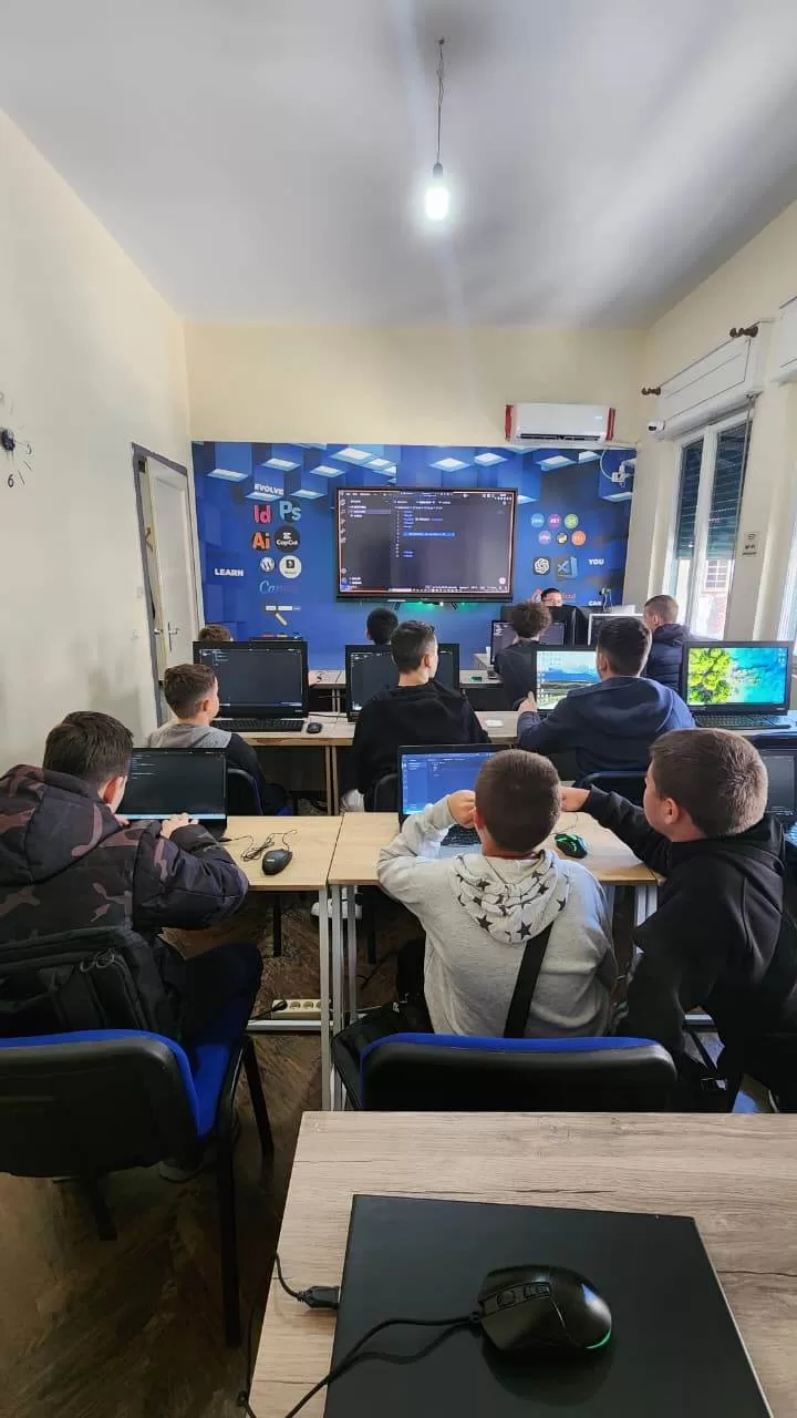 Si të shkruani një CV që ju thërret në intervistë (udhëzues 2026)